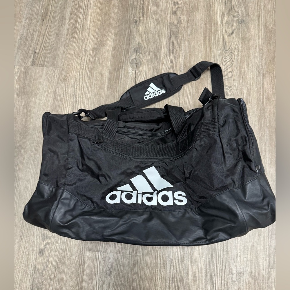 Adidas Black Defender IV Medium Duffel Bag/Gym Bag Water Resistant Like New
